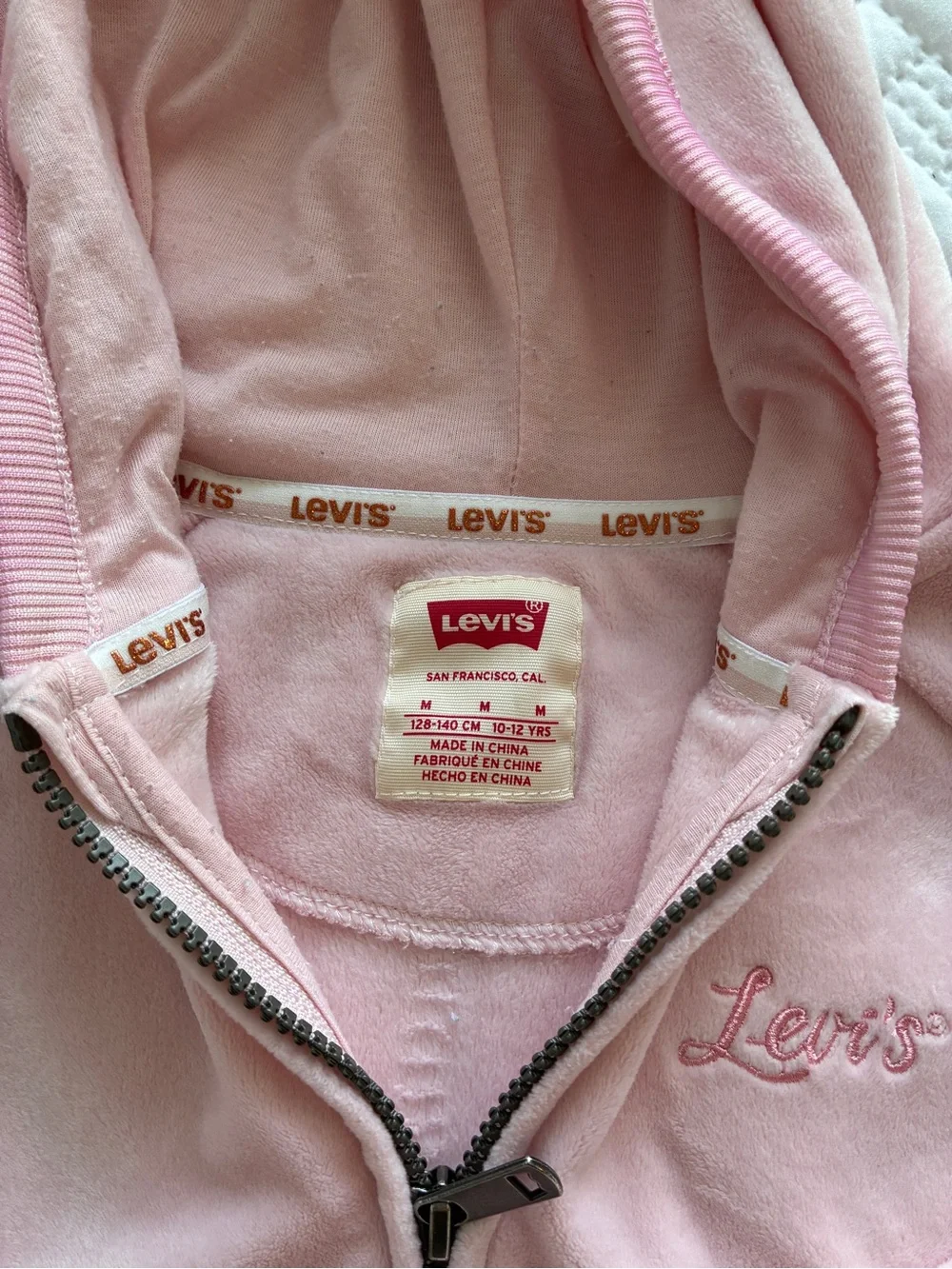 Levis light pink